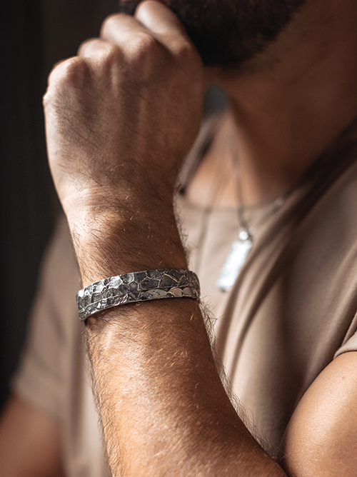 Photo de bracelet en argent pour homme de la marque Coucot, bijoutier lille